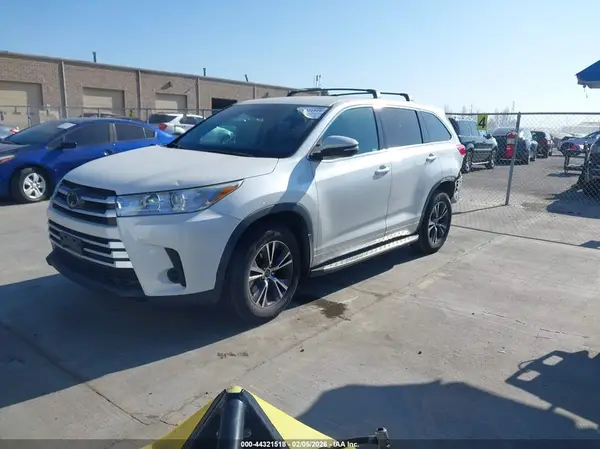 5TDZZRFH3JS266044 2018 TOYOTA HIGHLANDER - Image 2