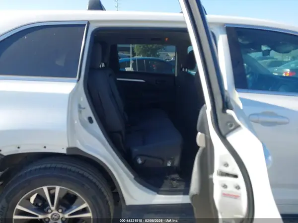 5TDZZRFH3JS266044 2018 TOYOTA HIGHLANDER - Image 8