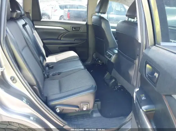 5TDZZRFH3JS267792 2018 TOYOTA HIGHLANDER - Image 8