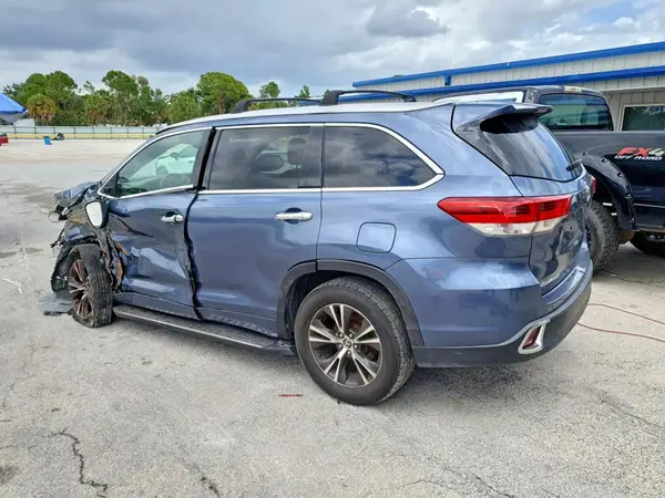 5TDZZRFH3JS272037 2018 TOYOTA HIGHLANDER - Image 2