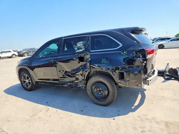 5TDZZRFH3JS272362 2018 TOYOTA HIGHLANDER - Image 2