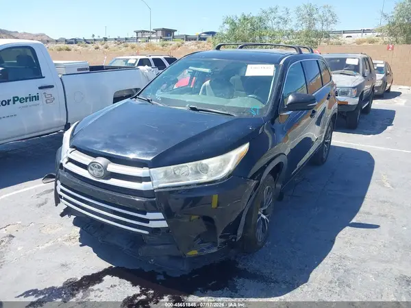 5TDZZRFH3JS280154 2018 TOYOTA HIGHLANDER - Image 2