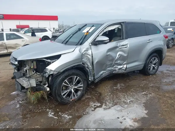 5TDZZRFH3JS281689 2018 TOYOTA HIGHLANDER - Image 2