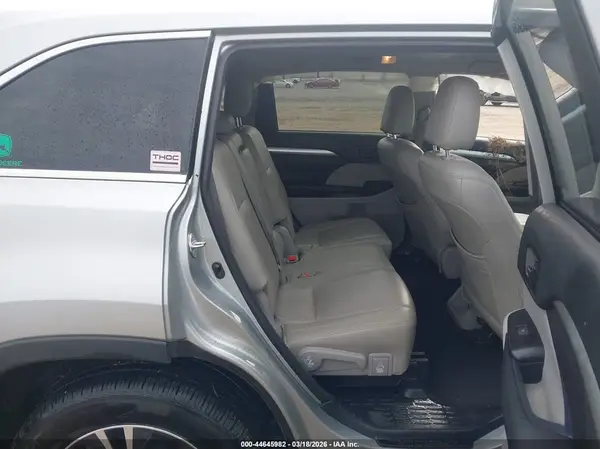 5TDZZRFH3JS281689 2018 TOYOTA HIGHLANDER - Image 8