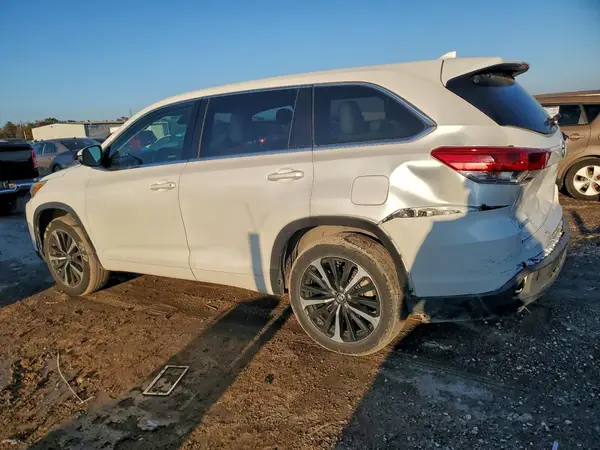 5TDZZRFH3JS281885 2018 TOYOTA HIGHLANDER - Image 2
