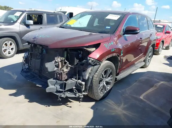 5TDZZRFH3JS282633 2018 TOYOTA HIGHLANDER - Image 2