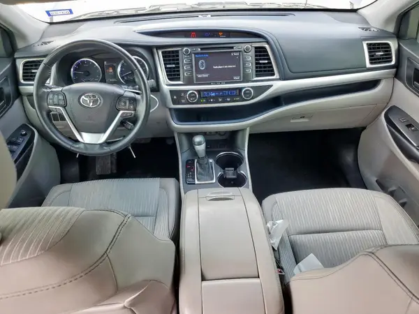 5TDZZRFH3JS285922 2018 TOYOTA HIGHLANDER - Image 8