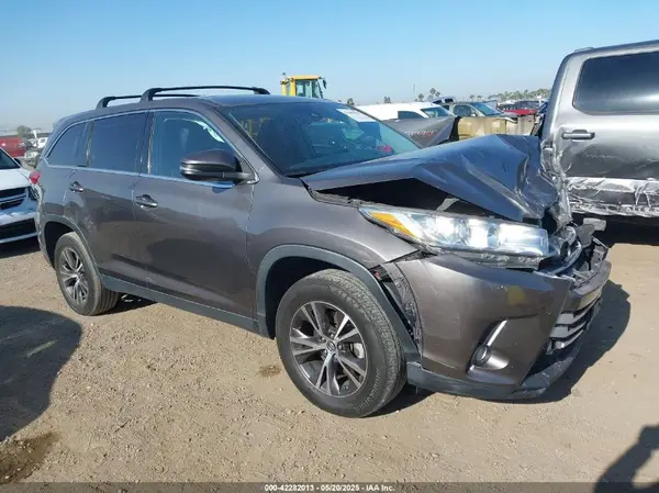 5TDZZRFH3KS296579 2019 TOYOTA HIGHLANDER - Image 1