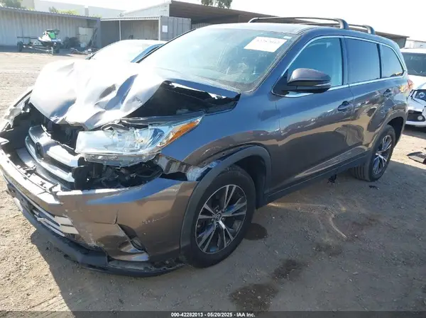 5TDZZRFH3KS296579 2019 TOYOTA HIGHLANDER - Image 2