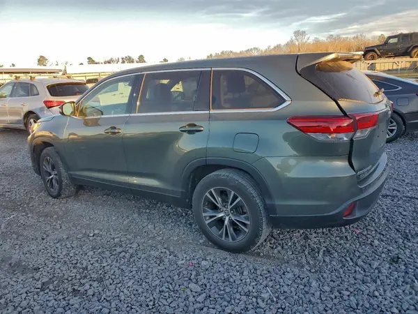 5TDZZRFH3KS300971 2019 TOYOTA HIGHLANDER - Image 2