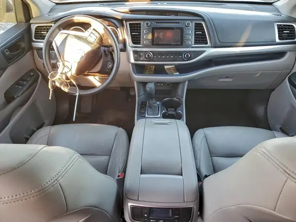5TDZZRFH3KS300971 2019 TOYOTA HIGHLANDER - Image 8