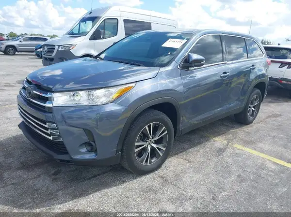 5TDZZRFH3KS304227 2019 TOYOTA HIGHLANDER - Image 2