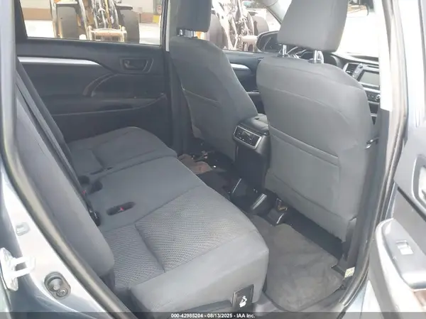 5TDZZRFH3KS304227 2019 TOYOTA HIGHLANDER - Image 8