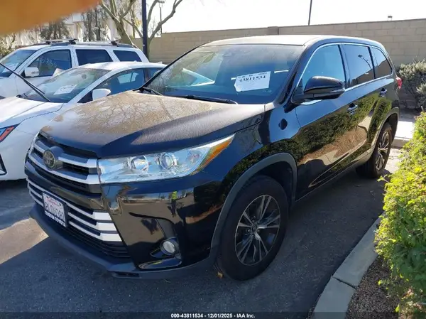 5TDZZRFH3KS317091 2019 TOYOTA HIGHLANDER - Image 2