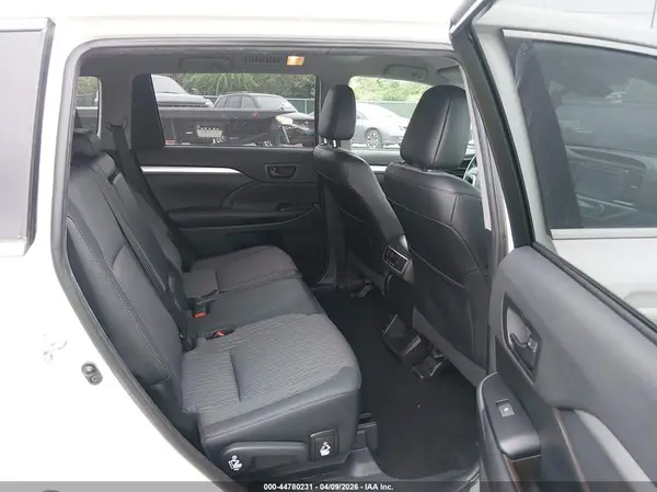 5TDZZRFH3KS318144 2019 TOYOTA HIGHLANDER - Image 8