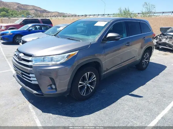 5TDZZRFH3KS341066 2019 TOYOTA HIGHLANDER - Image 2