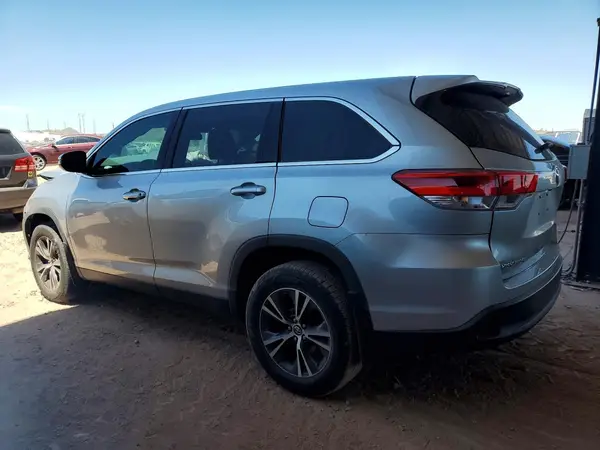 5TDZZRFH3KS350978 2019 TOYOTA HIGHLANDER - Image 2