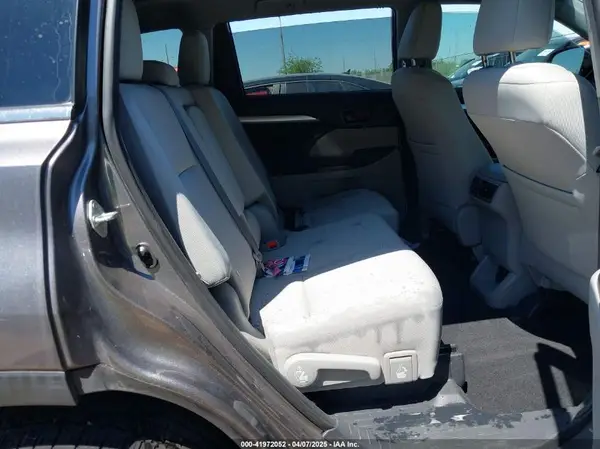 5TDZZRFH3KS353993 2019 TOYOTA HIGHLANDER - Image 8