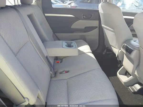 5TDZZRFH3KS363570 2019 TOYOTA HIGHLANDER - Image 8