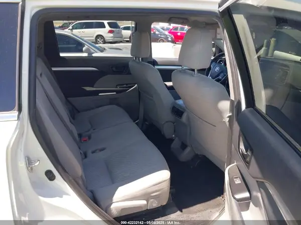 5TDZZRFH3KS364055 2019 TOYOTA HIGHLANDER - Image 8