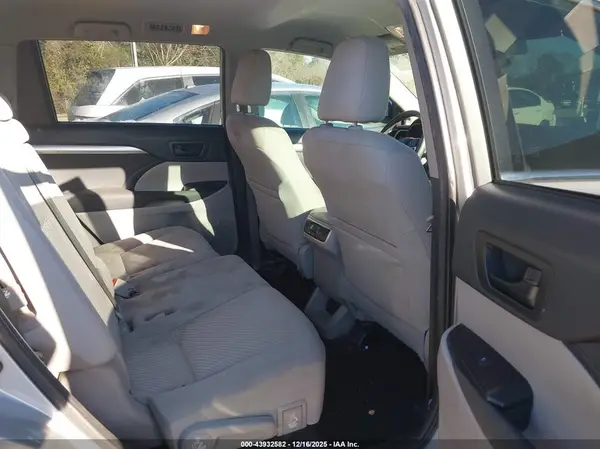 5TDZZRFH3KS366839 2019 TOYOTA HIGHLANDER - Image 8