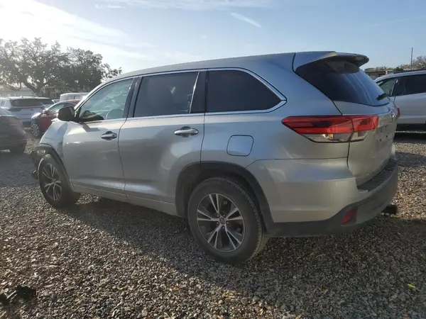 5TDZZRFH4HS199917 2017 TOYOTA HIGHLANDER - Image 2