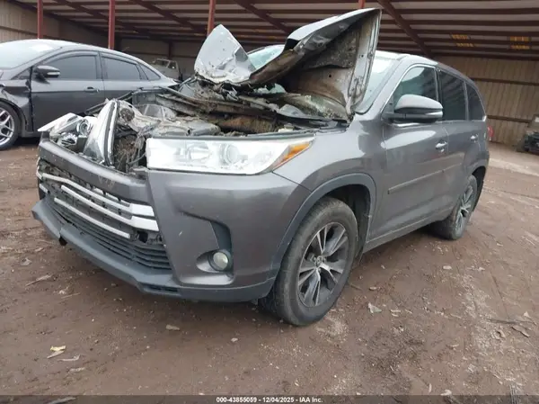 5TDZZRFH4HS204761 2017 TOYOTA HIGHLANDER - Image 2