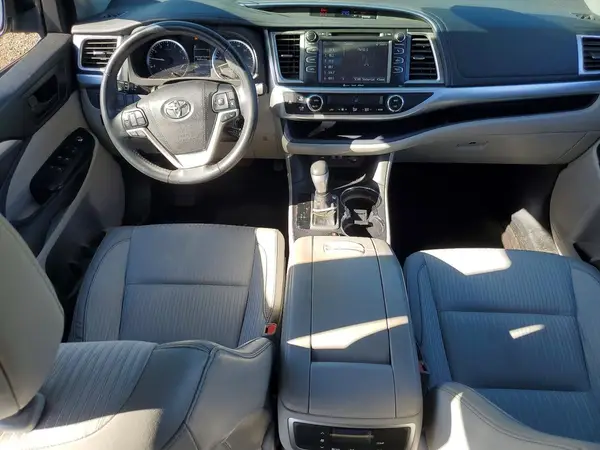 5TDZZRFH4HS215856 2017 TOYOTA HIGHLANDER - Image 8