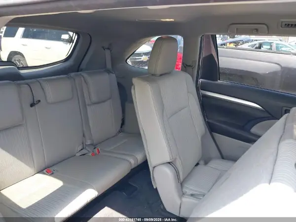 5TDZZRFH4HS221172 2017 TOYOTA HIGHLANDER - Image 8