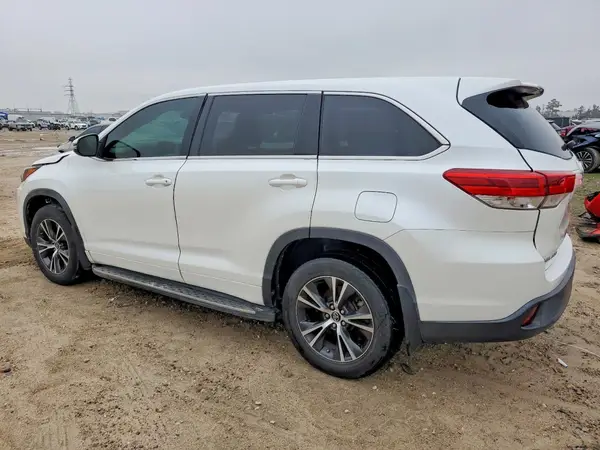 5TDZZRFH4HS229773 2017 TOYOTA HIGHLANDER - Image 2