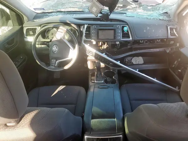 5TDZZRFH4JS252105 2018 TOYOTA HIGHLANDER - Image 8