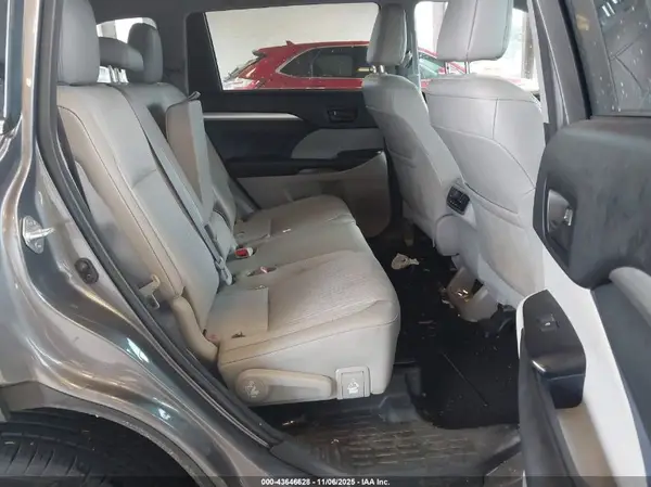 5TDZZRFH4JS253688 2018 TOYOTA HIGHLANDER - Image 8