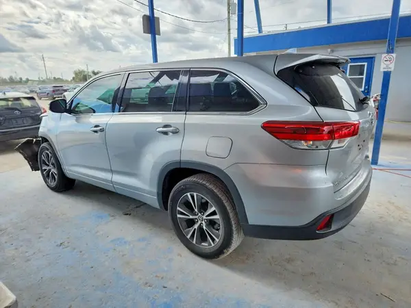 5TDZZRFH4JS258860 2018 TOYOTA HIGHLANDER - Image 2