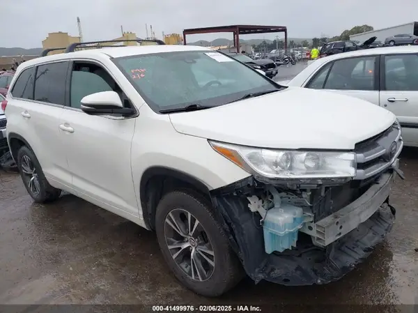 5TDZZRFH4JS260012 2018 TOYOTA HIGHLANDER - Image 1