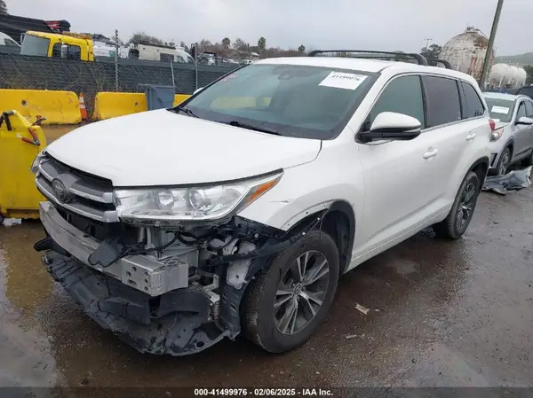 5TDZZRFH4JS260012 2018 TOYOTA HIGHLANDER - Image 2