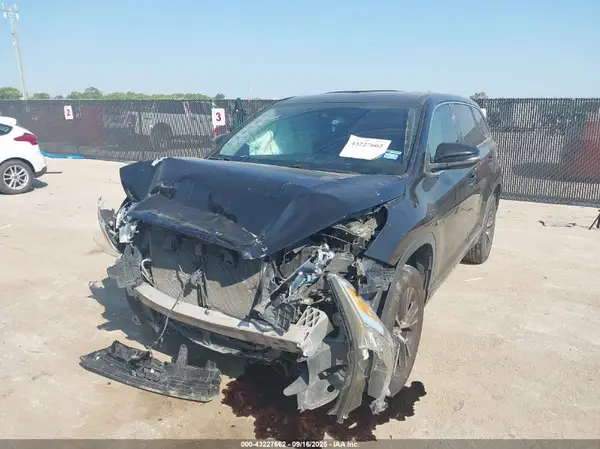 5TDZZRFH4JS274105 2018 TOYOTA HIGHLANDER - Image 2