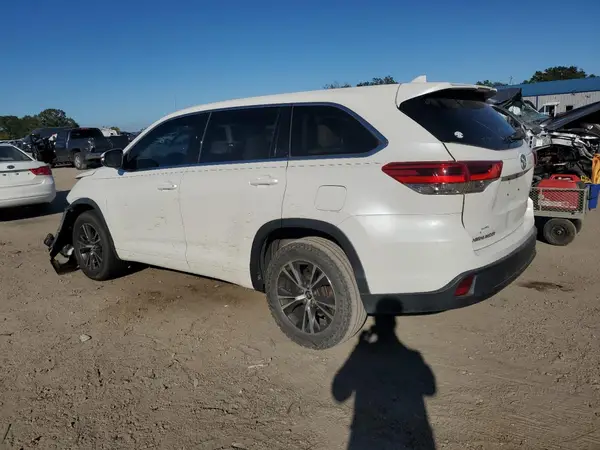 5TDZZRFH4JS276971 2018 TOYOTA HIGHLANDER - Image 2