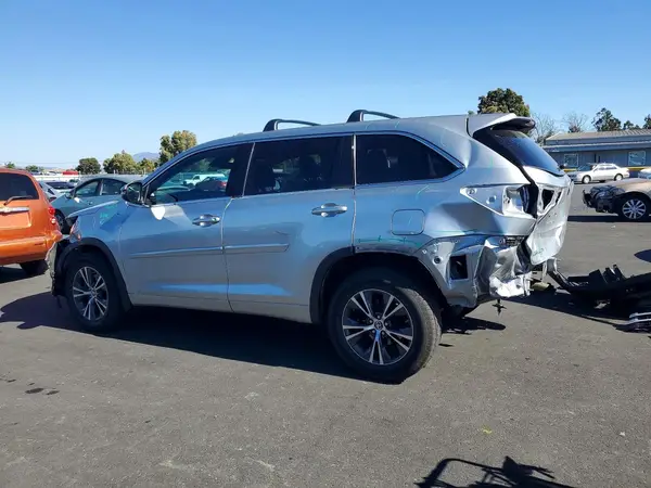5TDZZRFH4JS278459 2018 TOYOTA HIGHLANDER - Image 2