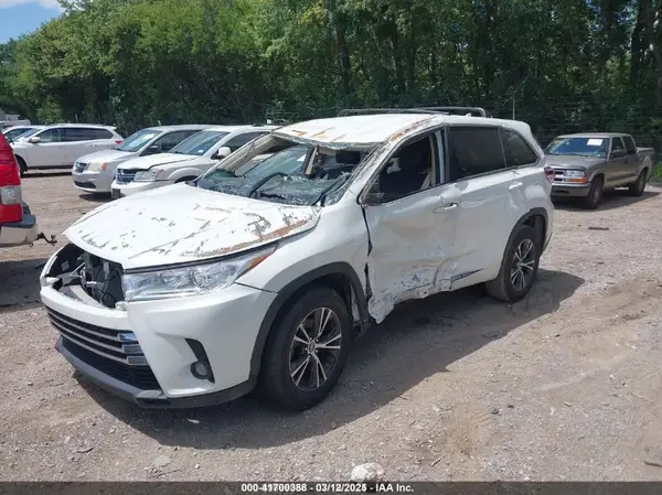 5TDZZRFH4JS288022 2018 TOYOTA HIGHLANDER - Image 2