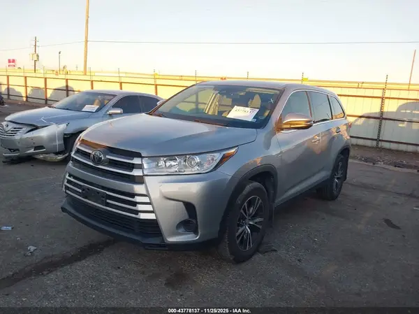5TDZZRFH4KS291973 2019 TOYOTA HIGHLANDER - Image 2