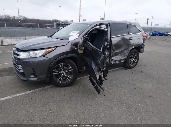 5TDZZRFH4KS297868 2019 TOYOTA HIGHLANDER - Image 2