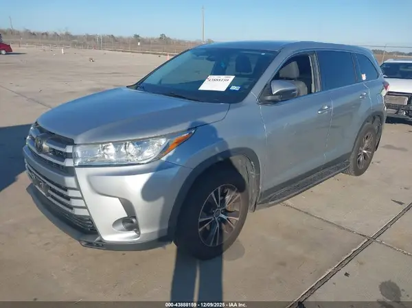 5TDZZRFH4KS301983 2019 TOYOTA HIGHLANDER - Image 2