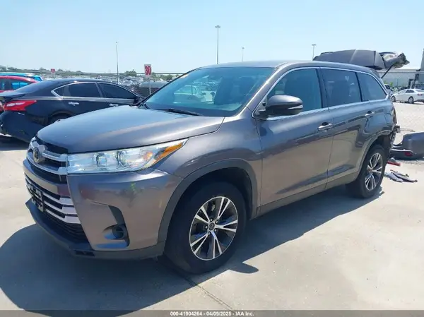 5TDZZRFH4KS303149 2019 TOYOTA HIGHLANDER - Image 2