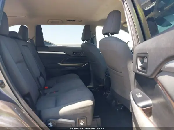 5TDZZRFH4KS303149 2019 TOYOTA HIGHLANDER - Image 8