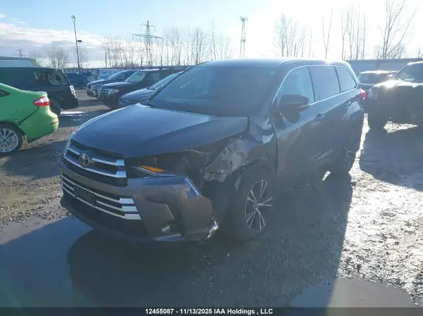 5TDZZRFH4KS305872 2019 TOYOTA HIGHLANDER - Image 2