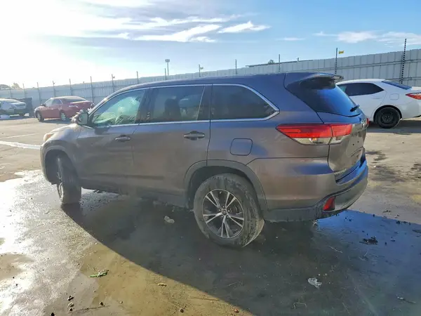 5TDZZRFH4KS309596 2019 TOYOTA HIGHLANDER - Image 2