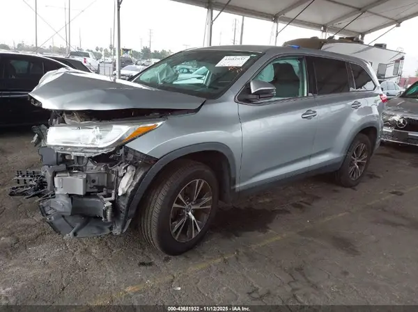 5TDZZRFH4KS314426 2019 TOYOTA HIGHLANDER - Image 2