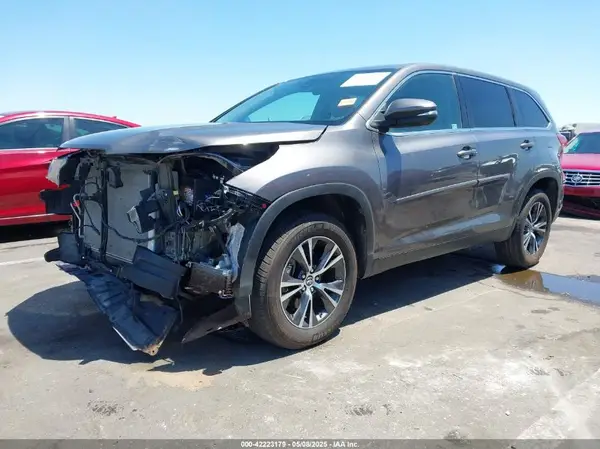 5TDZZRFH4KS335955 2019 TOYOTA HIGHLANDER - Image 2