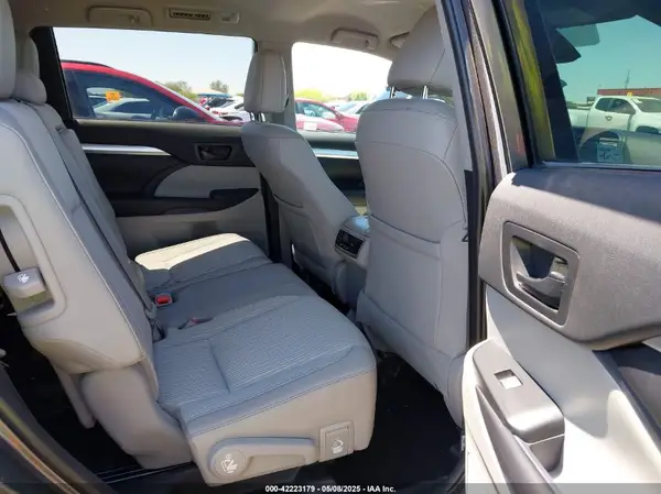 5TDZZRFH4KS335955 2019 TOYOTA HIGHLANDER - Image 8