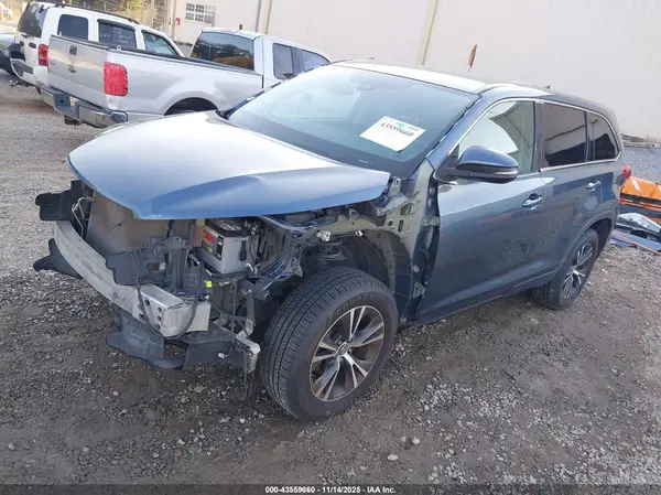 5TDZZRFH4KS338807 2019 TOYOTA HIGHLANDER - Image 2